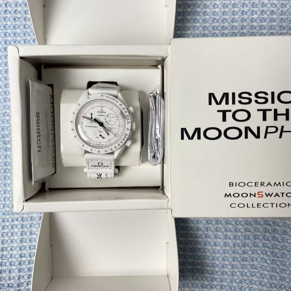 🔥Swatch x Omega Moonphase Snoopy Chronograph | Bioceramic White - Picture 7 of 7